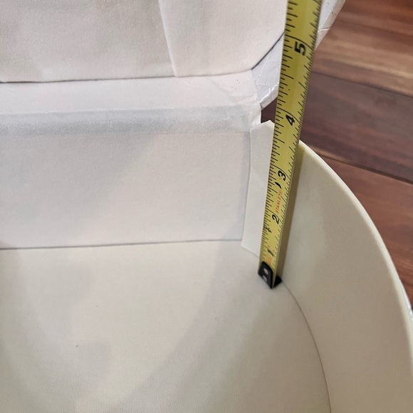 Retro Inspired White Faux Leather Train Case Travel Makeup Case Classy - Picture 6 of 10